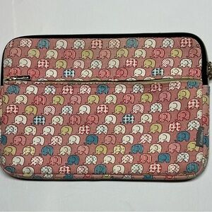 CoolBELL Elephant Print Laptop / iPad Protective Sleeve
Approx. 14” x 10”